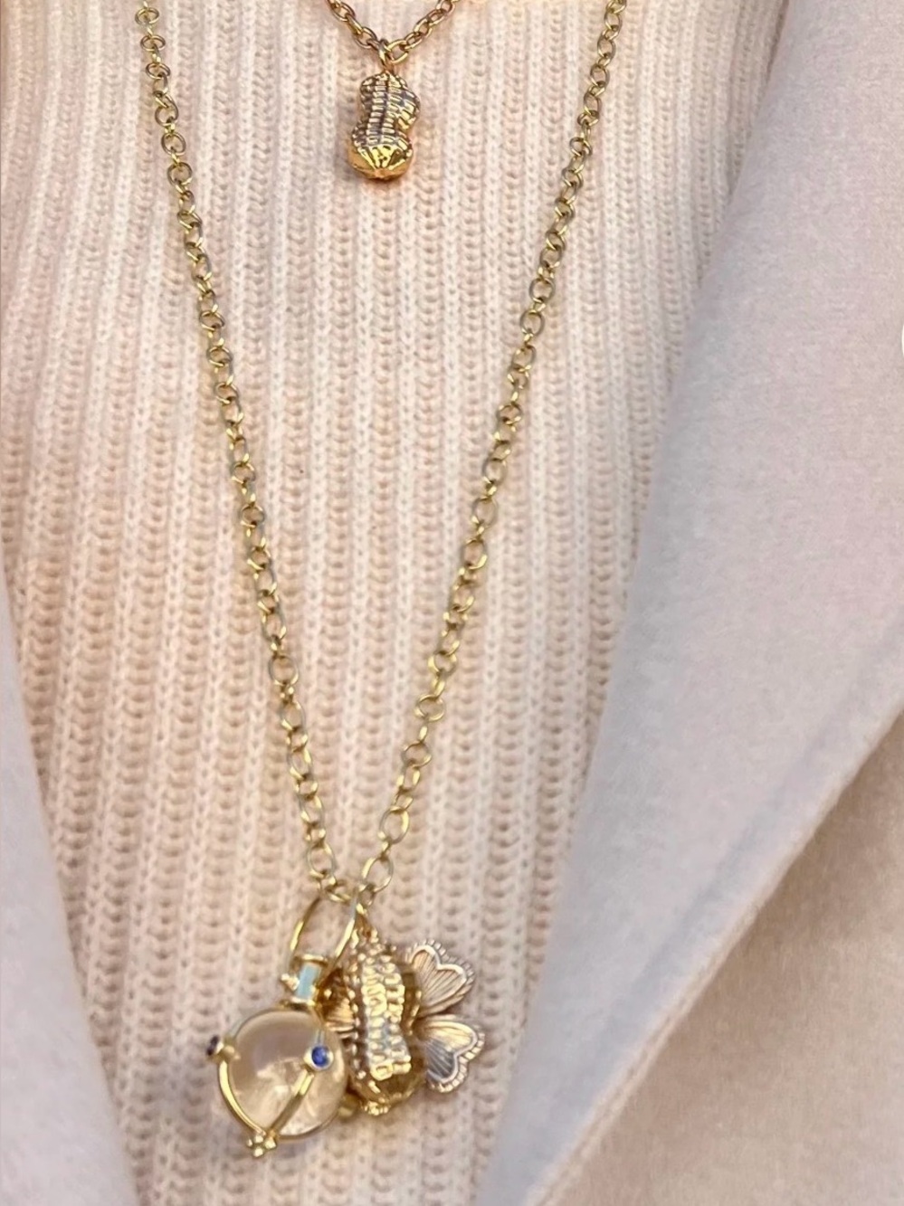 Goldbug Peanut Pendant with gold chain necklace - Picture 5 of 7